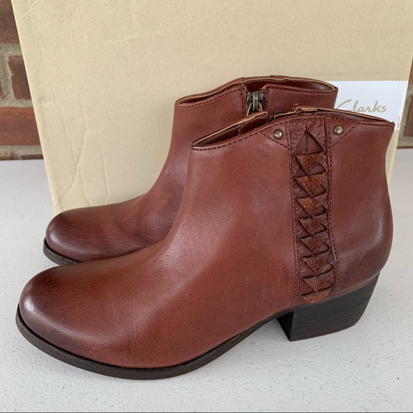 Clarks Brown Leather Ankle Booties with Western Flair - Picture 4 of 8